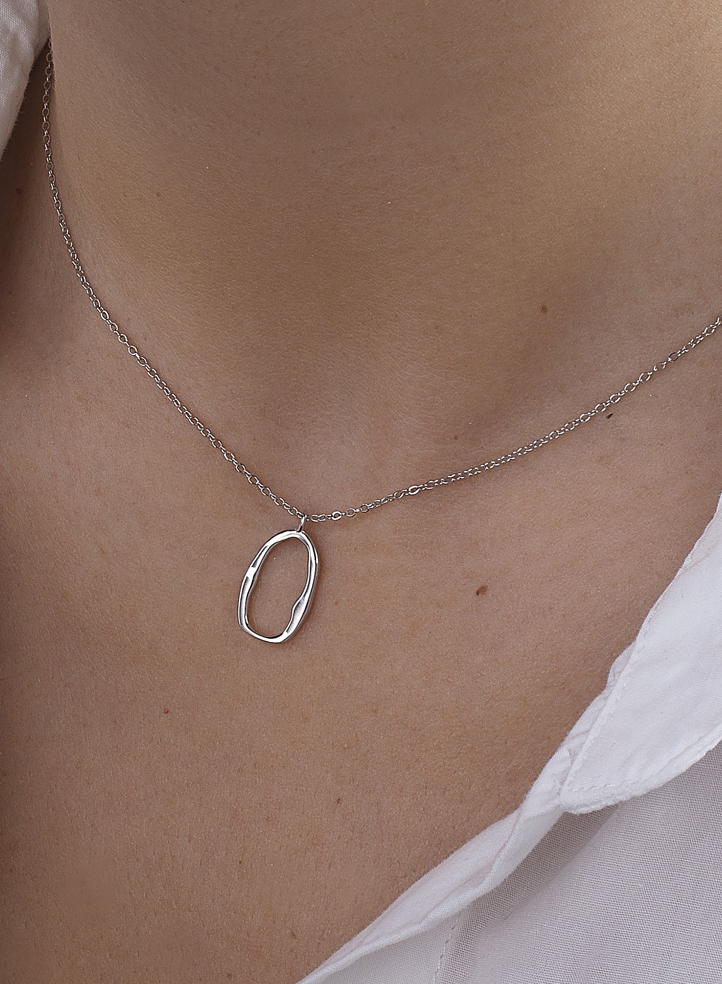 Colgantes pequeños diseño ovalado irregular