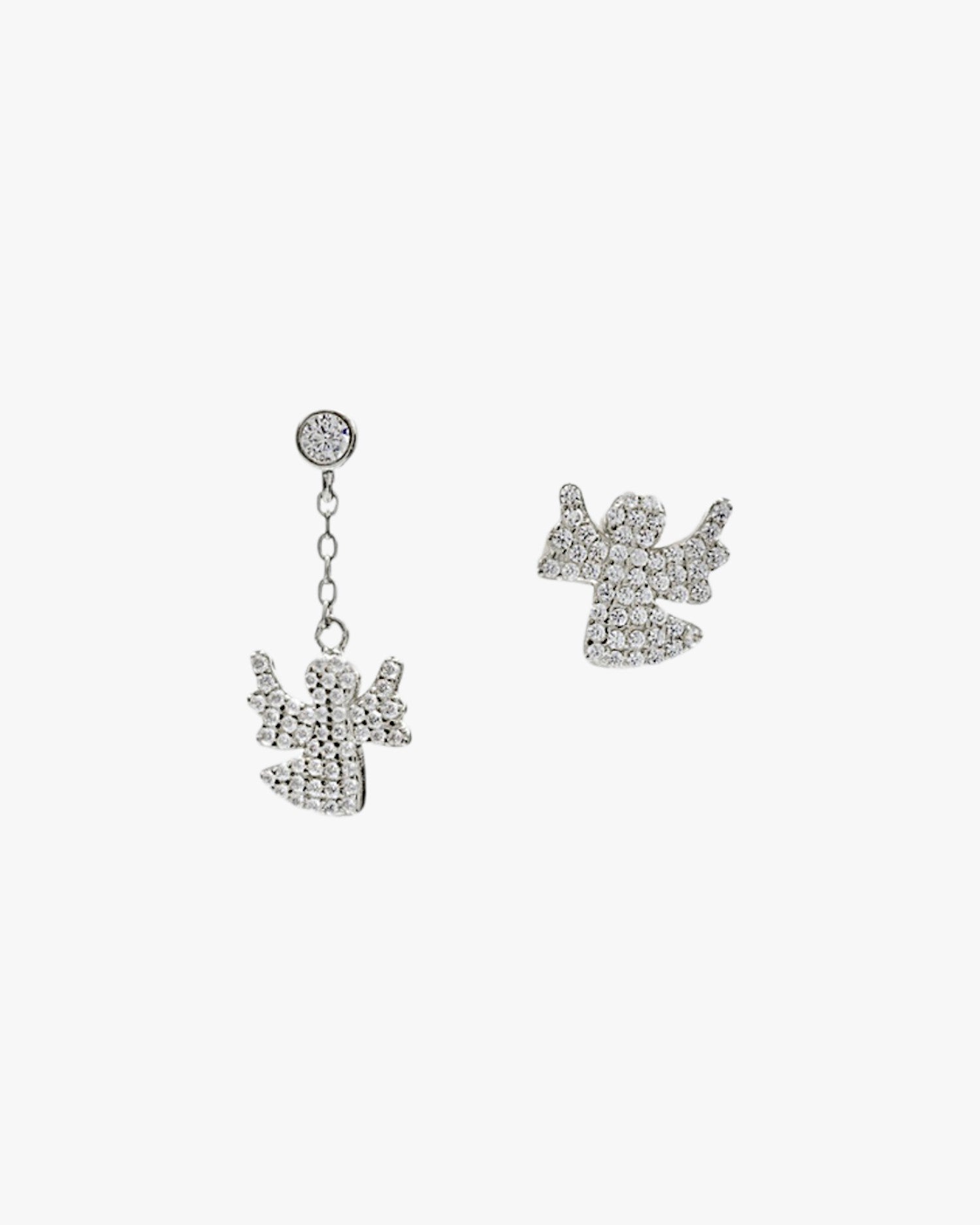 Segundo pendiente de plata con charm de ángel y circonitas