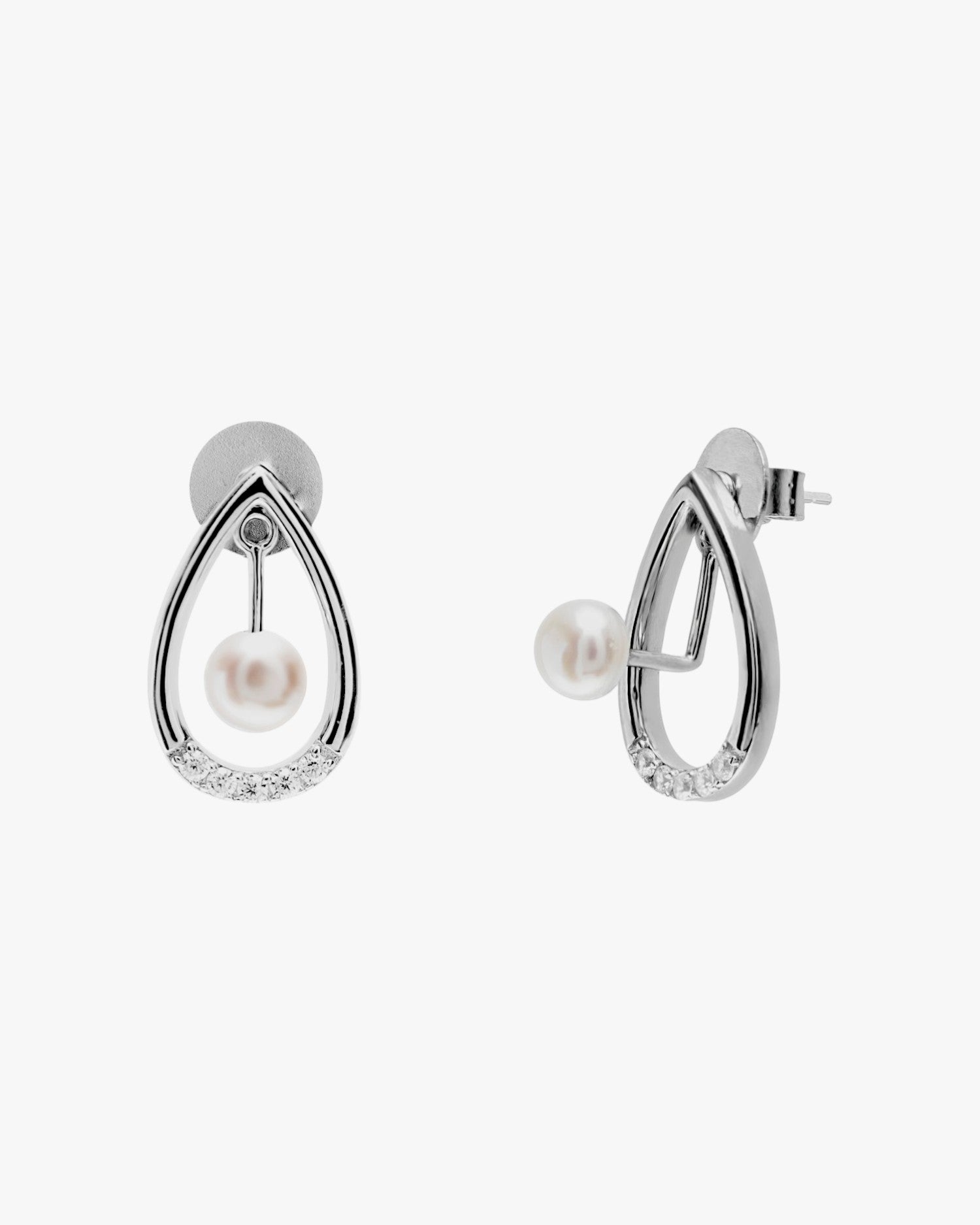 Boucles d'oreilles en perle en forme de larme avec détails en oxyde de zirconium