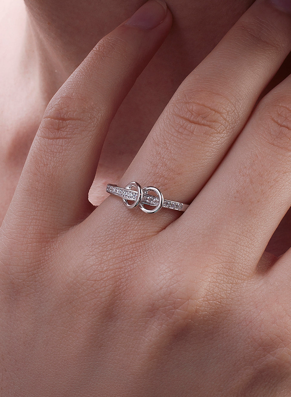 Anillos finos diseño de doble aro y circonitas