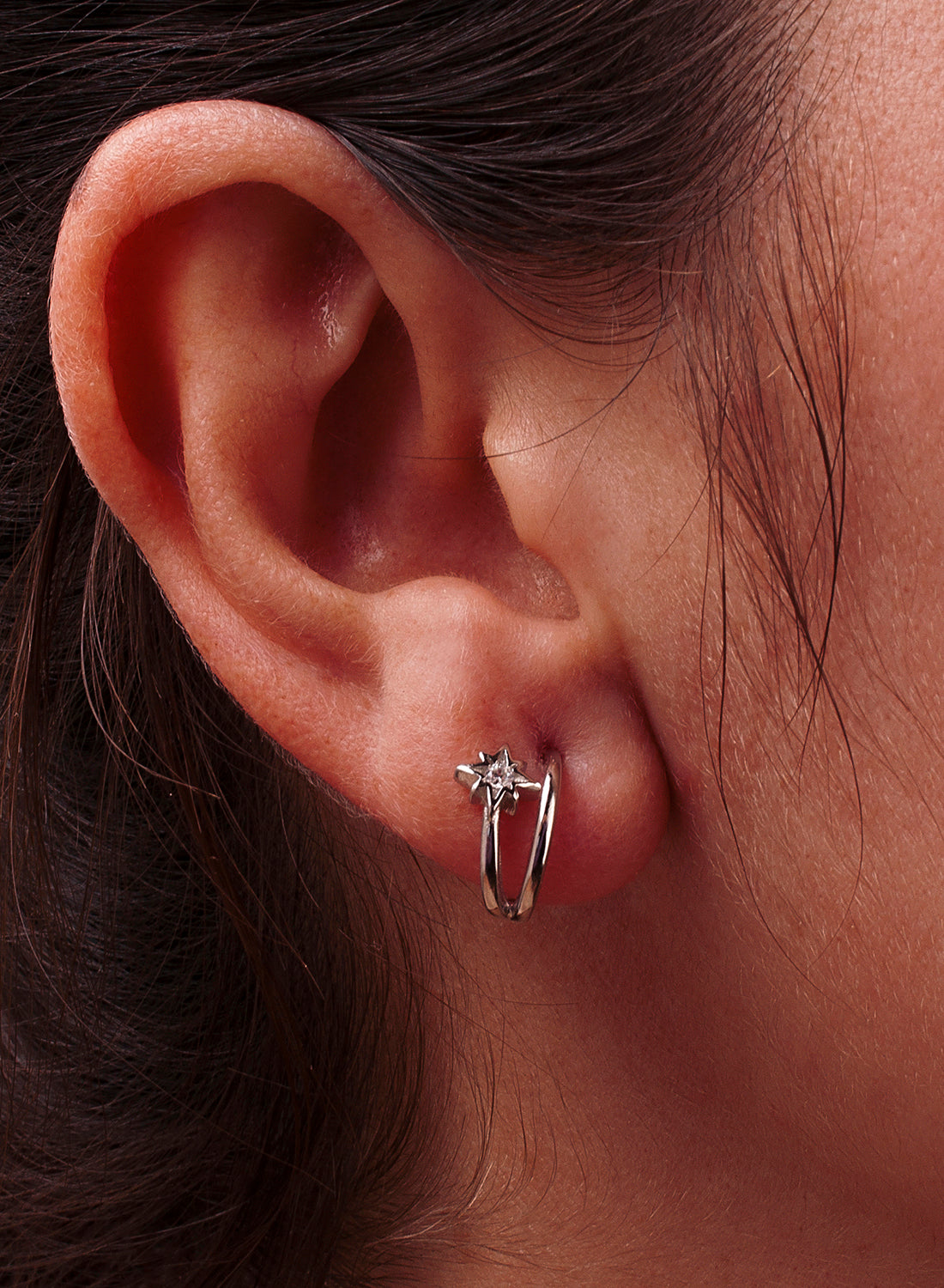 Pendientes aros pequeños motivo estrella y diseño espiral