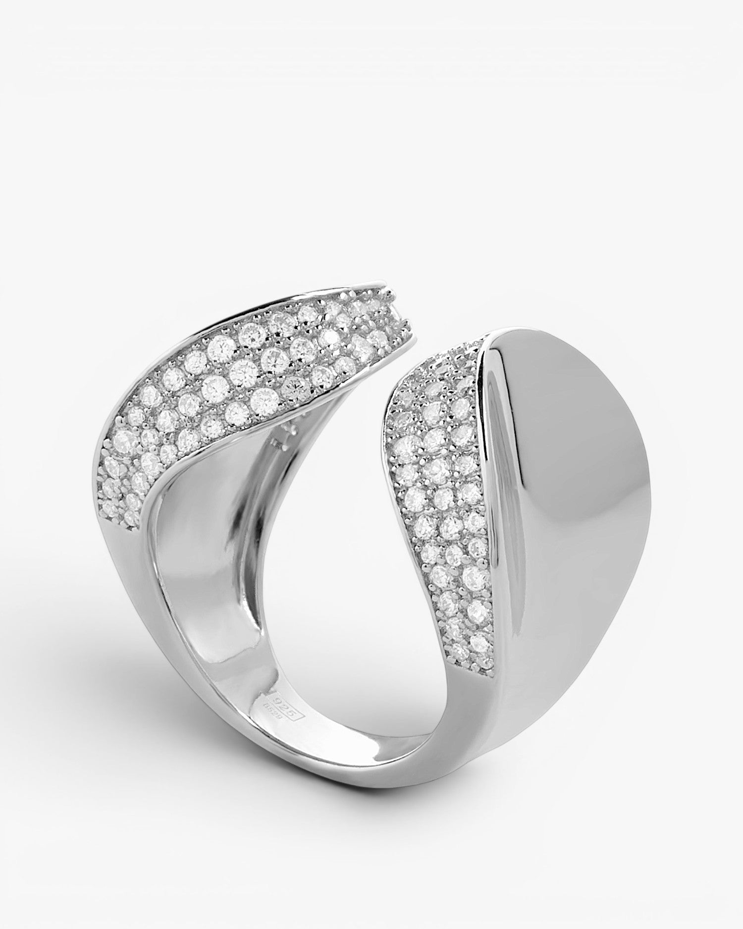 Anillos de diseño abierto formado por circonitas laterales