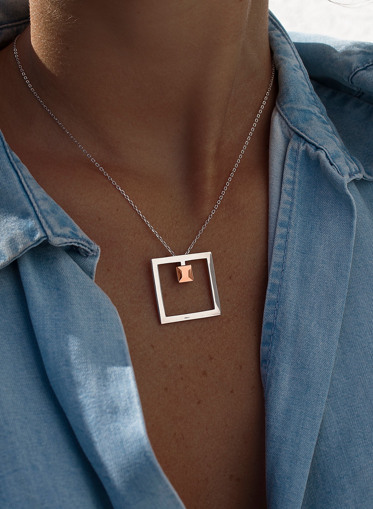 pendentifs bicolore de lisse design carré