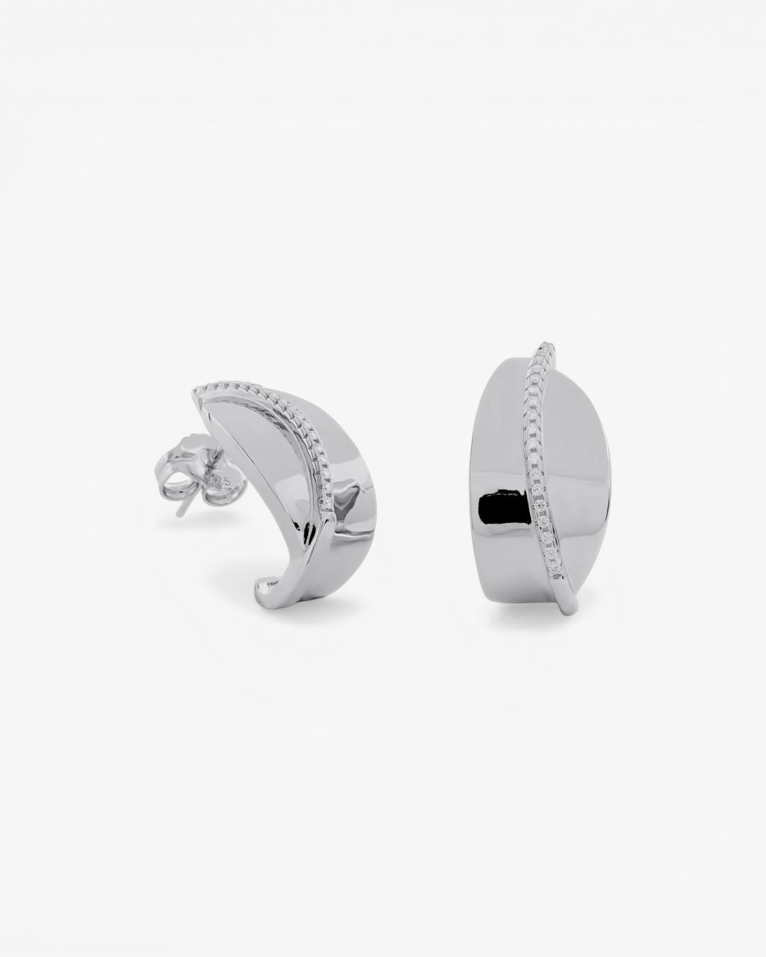 Pendientes originales diseño curvo con circonitas