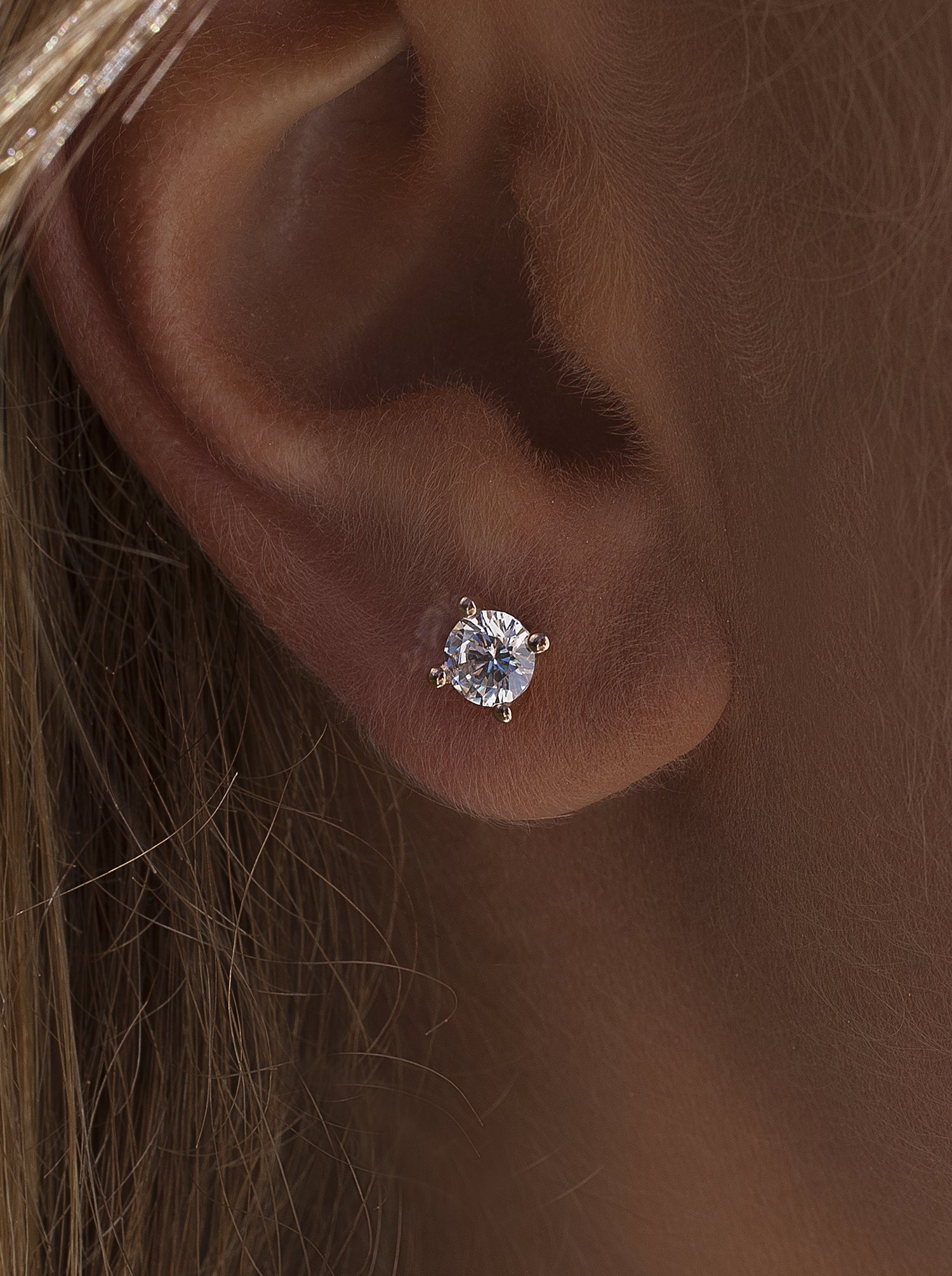 Pendientes pequeños plata baño rosa diseño 4 garras con circonita