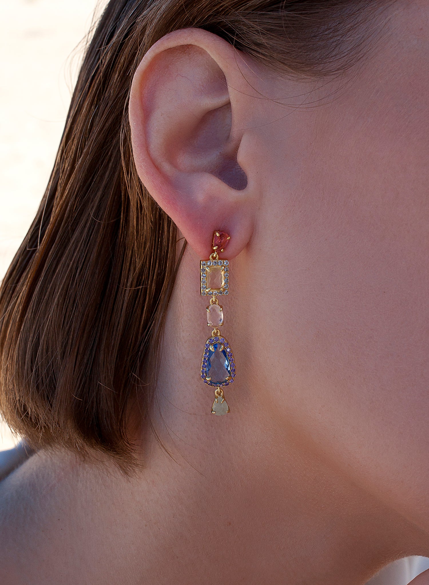 Pendientes de piedras de colores diseño multiforma