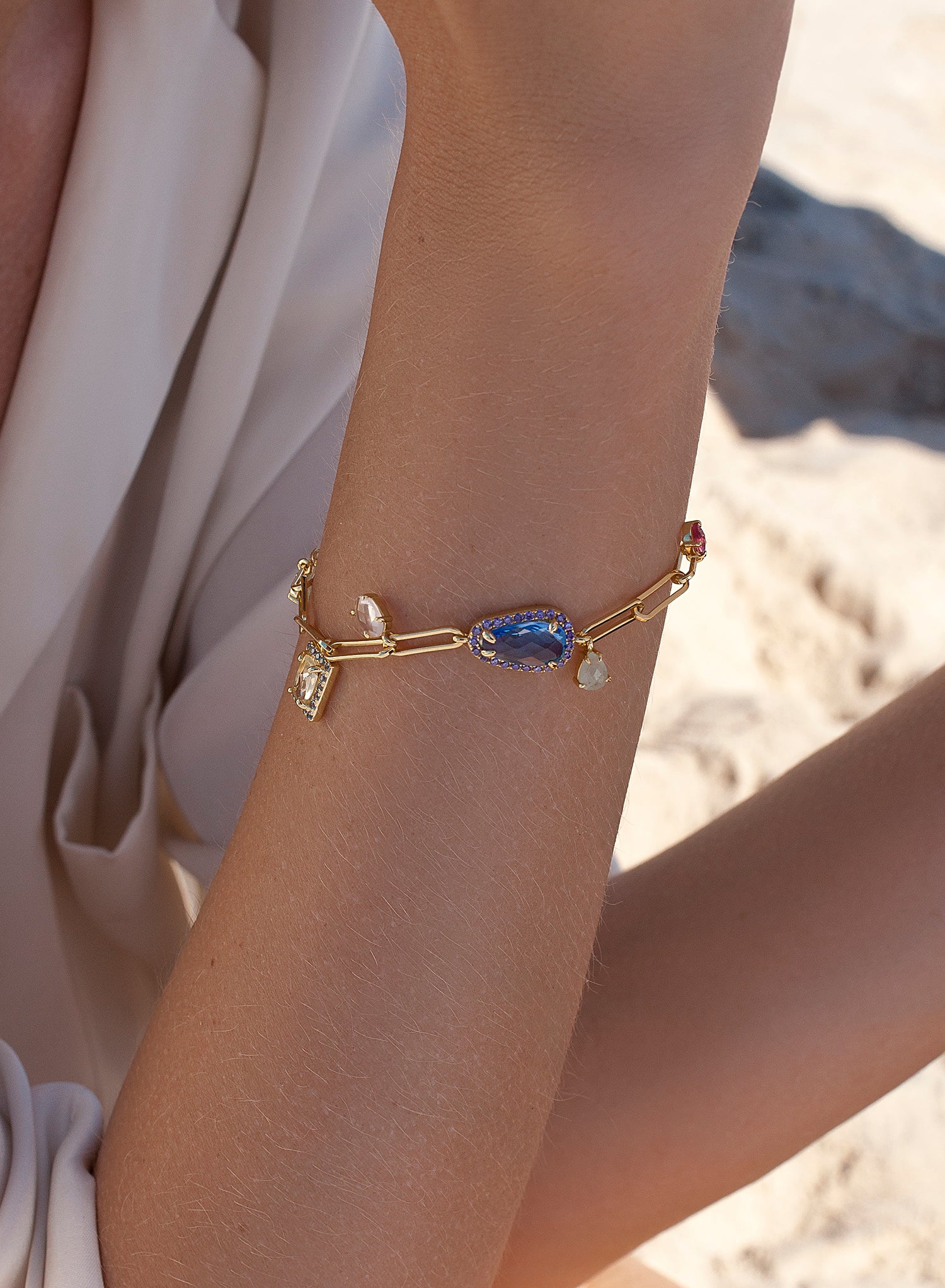 Pulseras con piedras estilo paper clip con charms