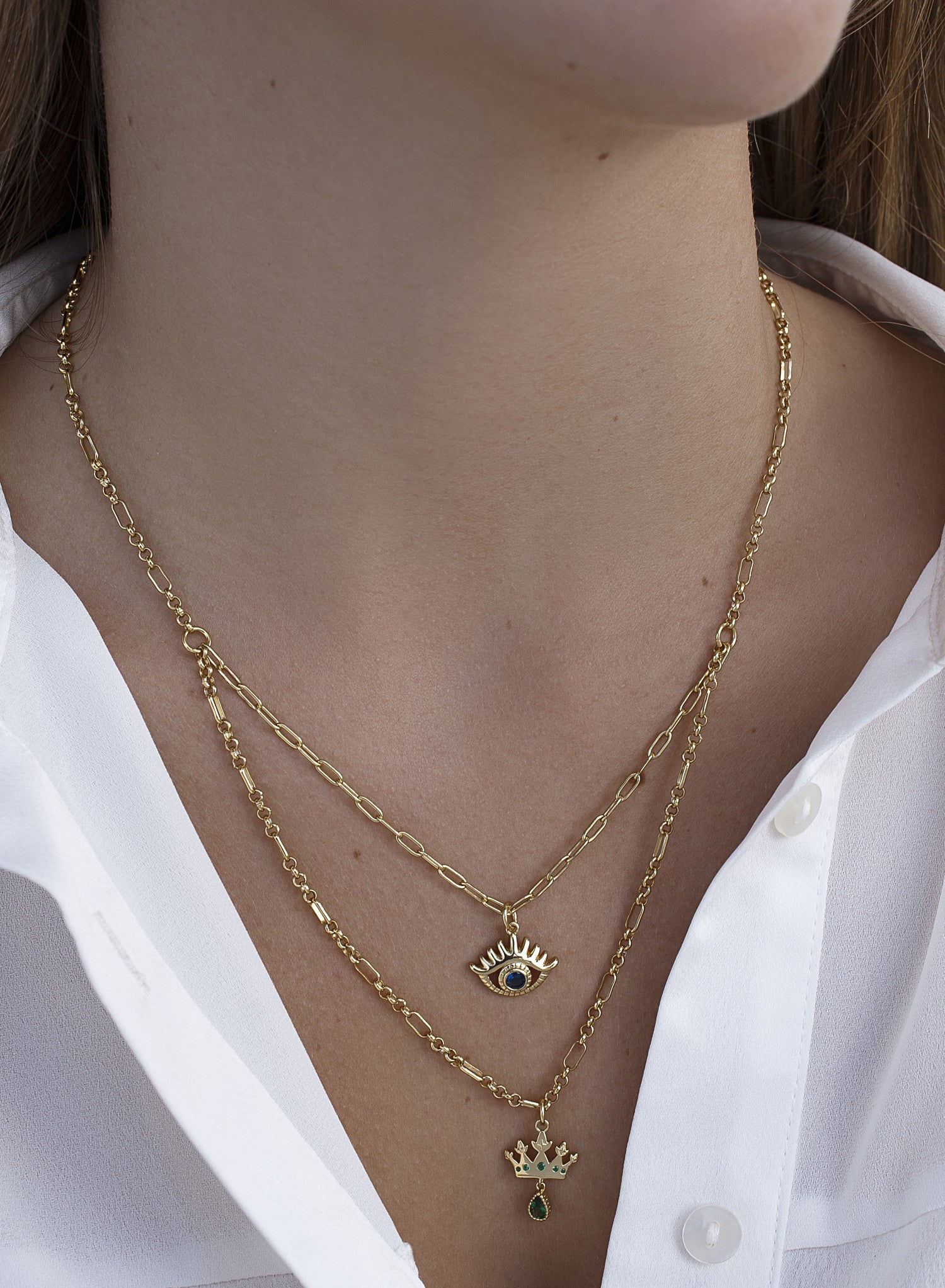 Collares dobles con charm de ojo y corona