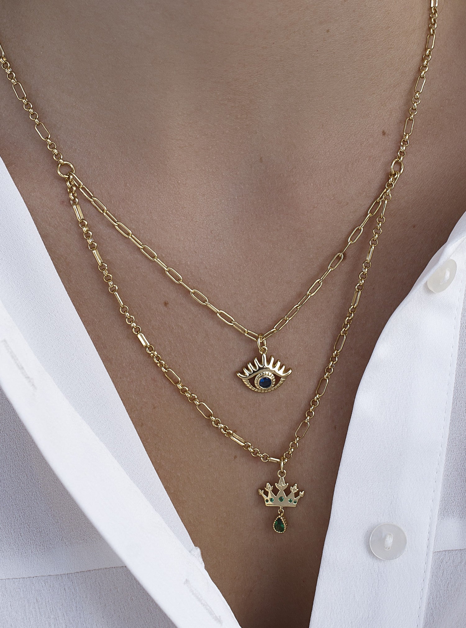 Collares dobles con charm de ojo y corona