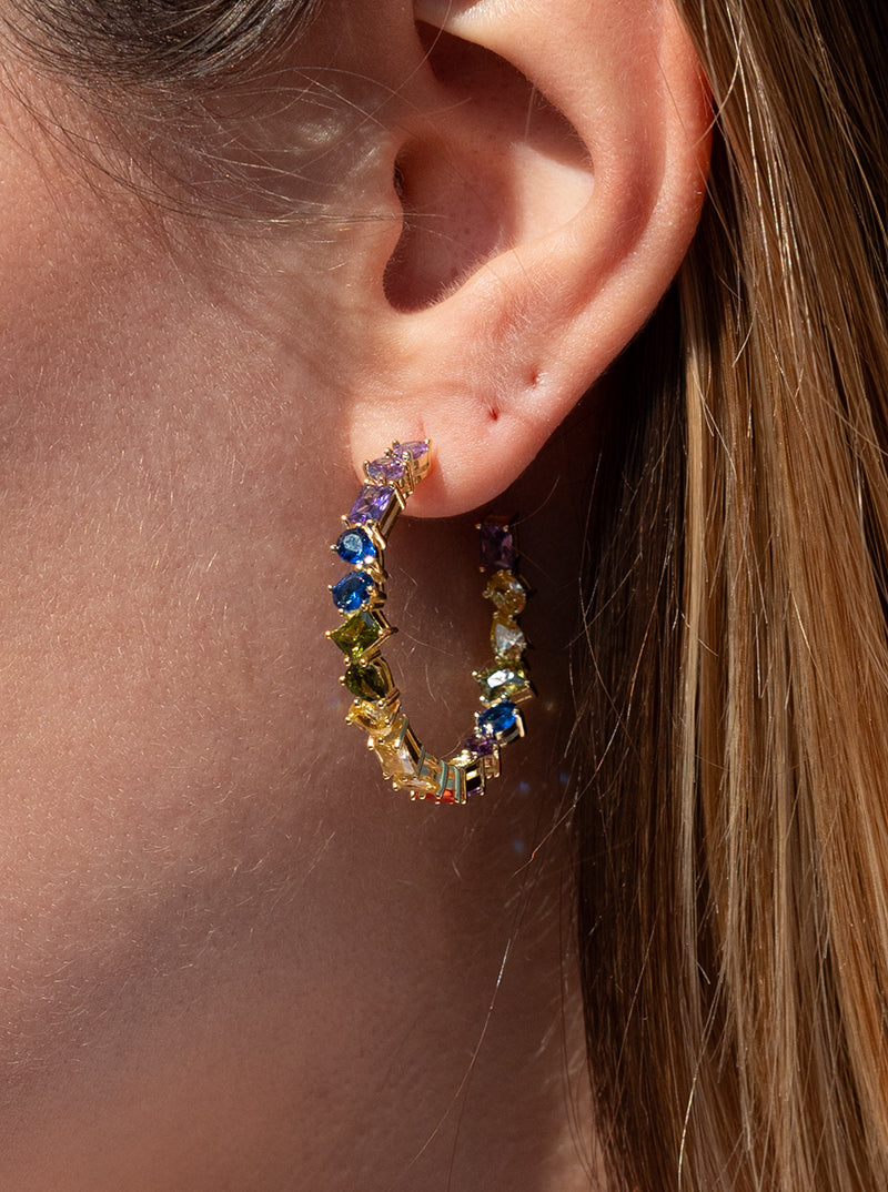 Pendientes aros con piedras multiforma en tonos brillantes