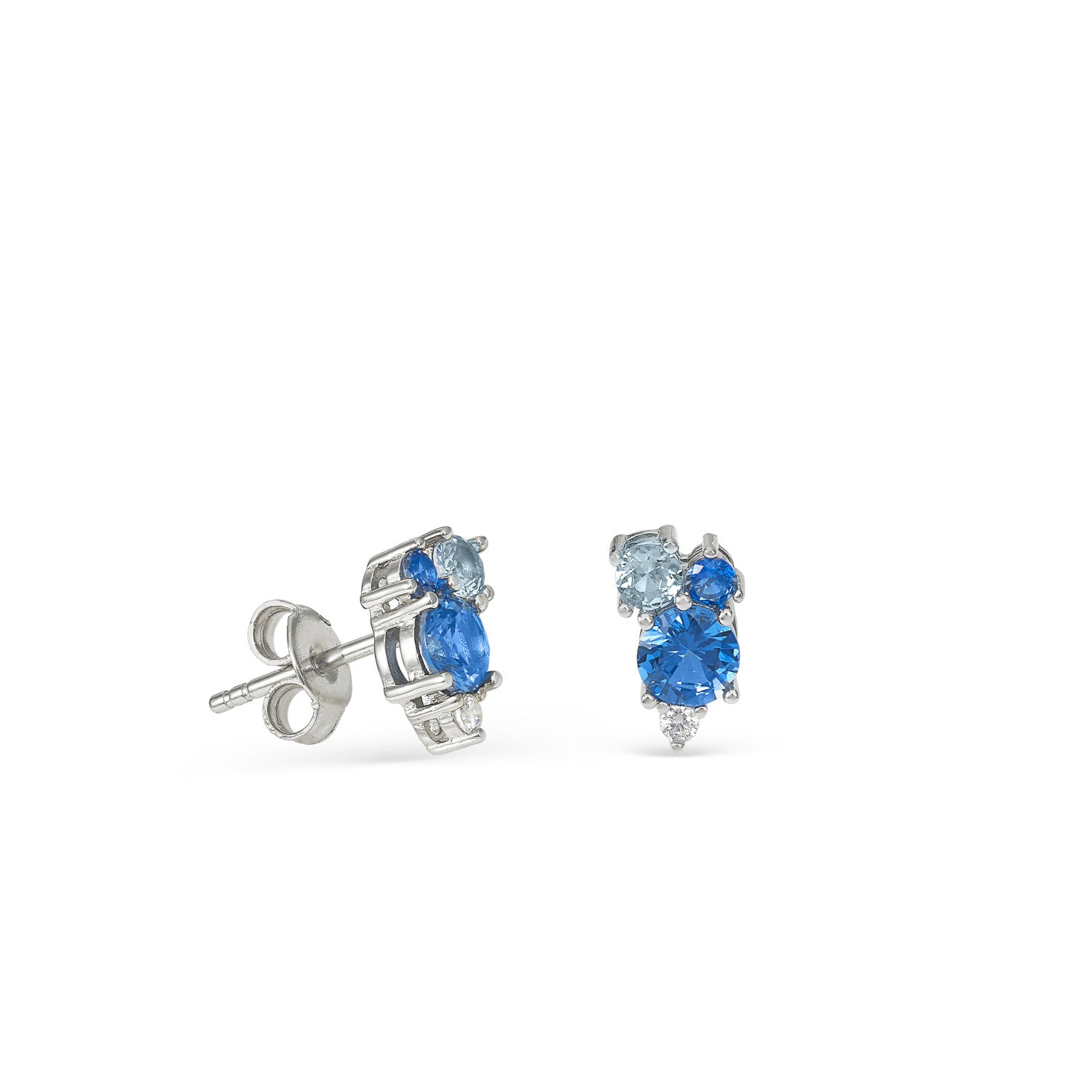 Petites boucles d'oreilles en argent avec quartz adamantine bleu