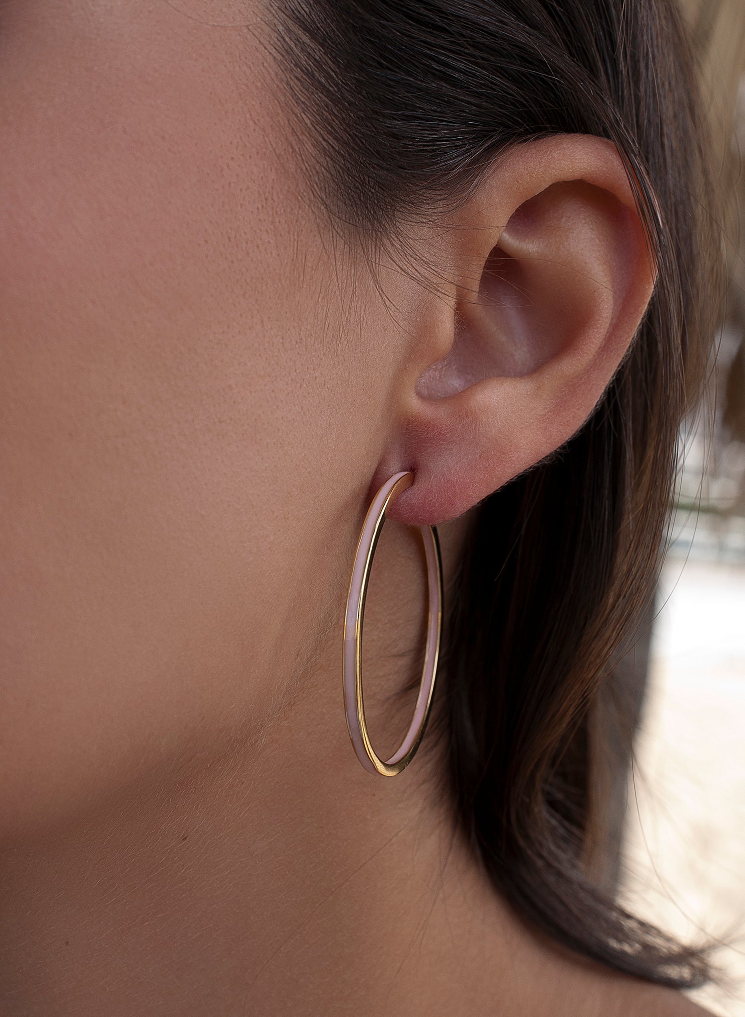 Grandes boucles d'oreilles créoles, motif émail rouge, plaquées or