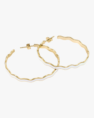 Pendientes aros grandes diseño ondulado con esmalte blanco
