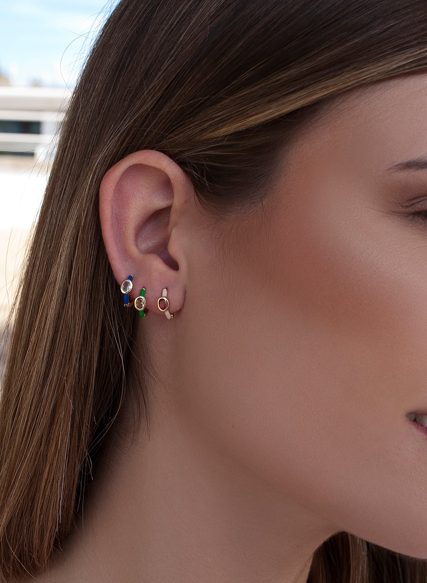Pendientes aros pequeños diseño cuarzo adamantino central y esmalte verde