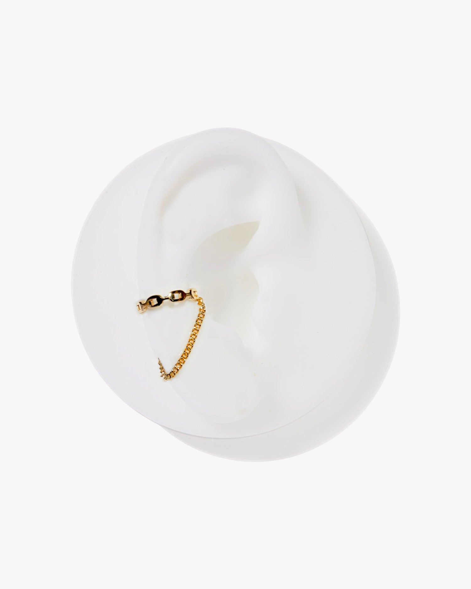 Ear cuff de plata bañada en oro diseño doble cadena colgante