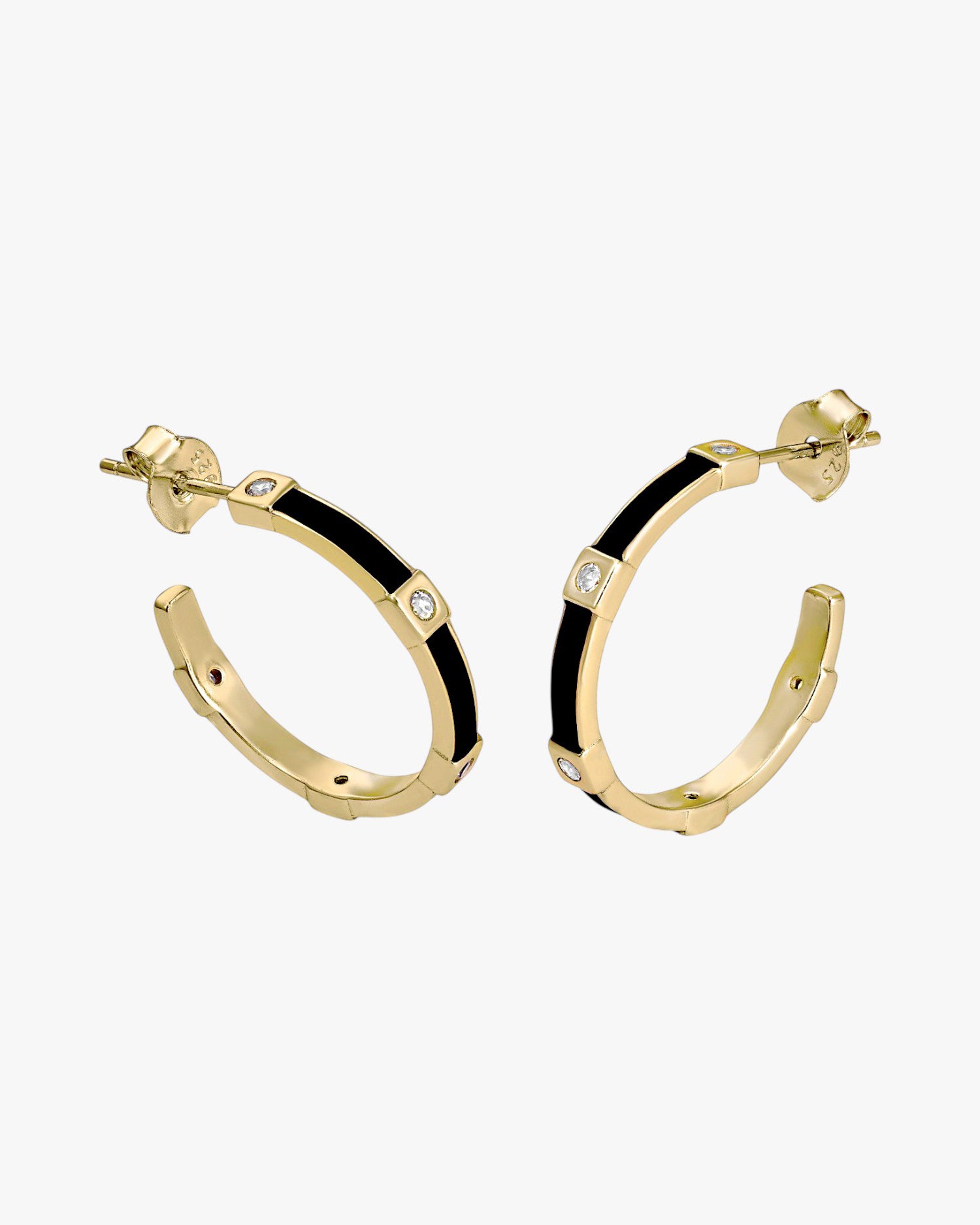 Petites boucles d'oreilles créoles à motif étagé, émail noir et oxydes de zirconium