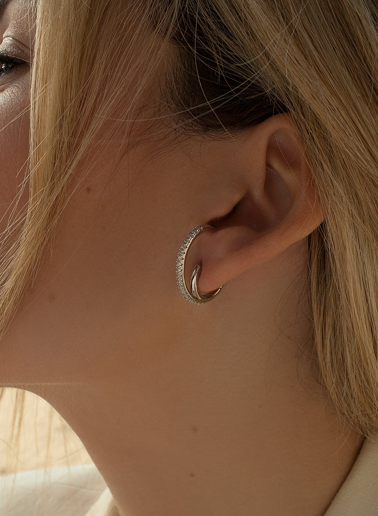 Pendientes aros originales soporte antitrago diseño espiral circonita
