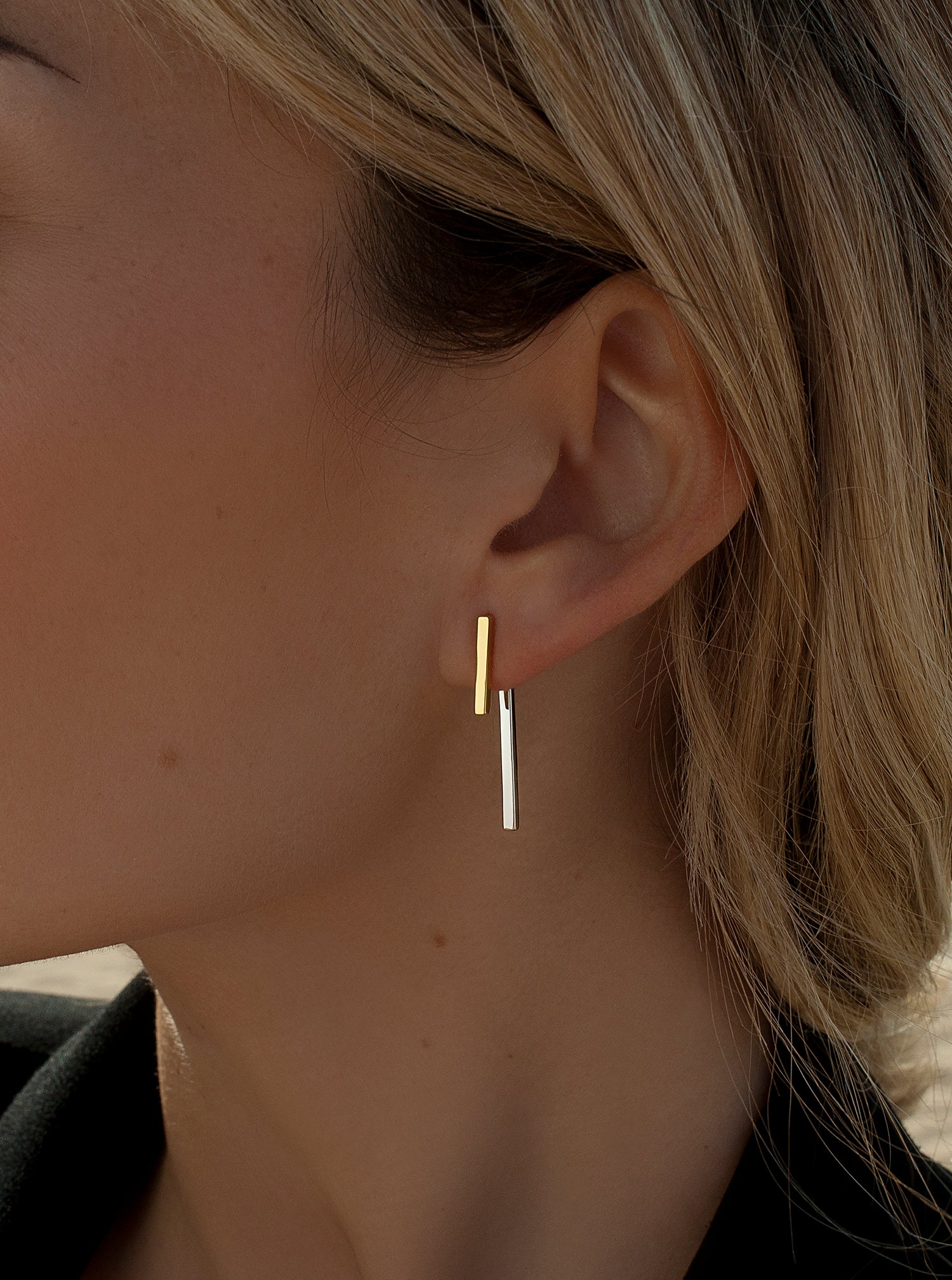 Pendientes bicolor diseño doble pieza en plata lisa y dorada