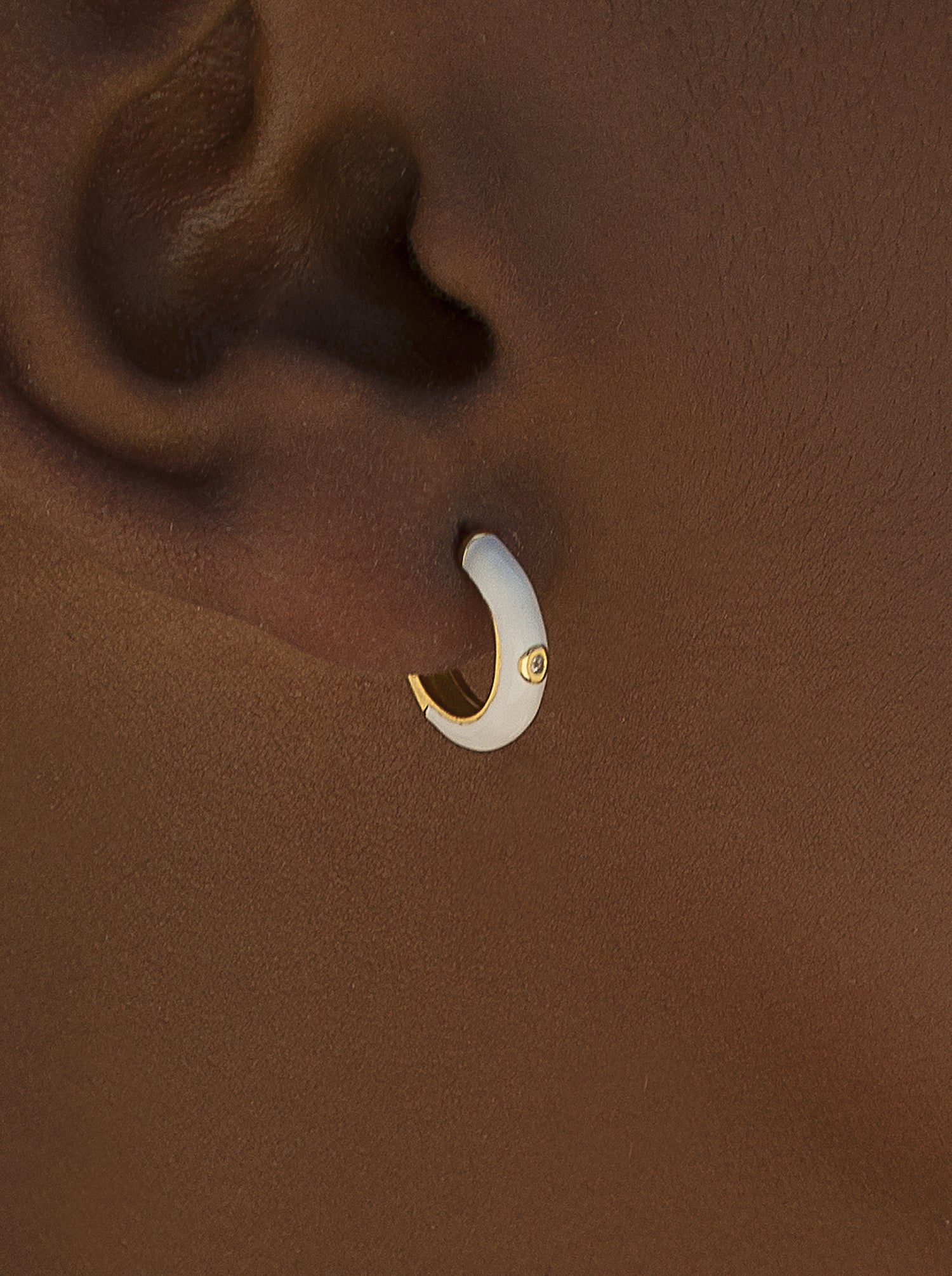 Small hoop earrings, white enamel design with central cubic zirconia