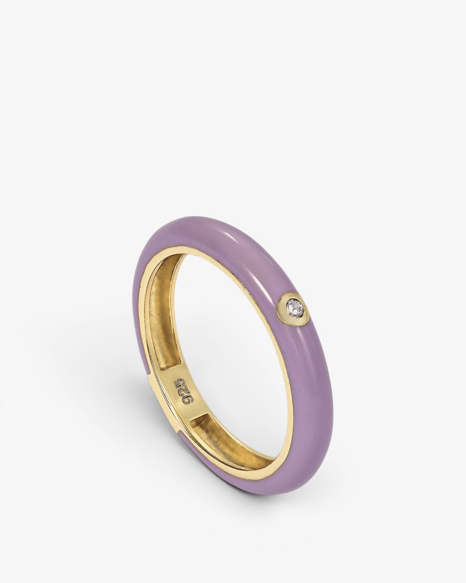 Bague en émail lilas avec un motif central en oxyde de zirconium, plaquée or