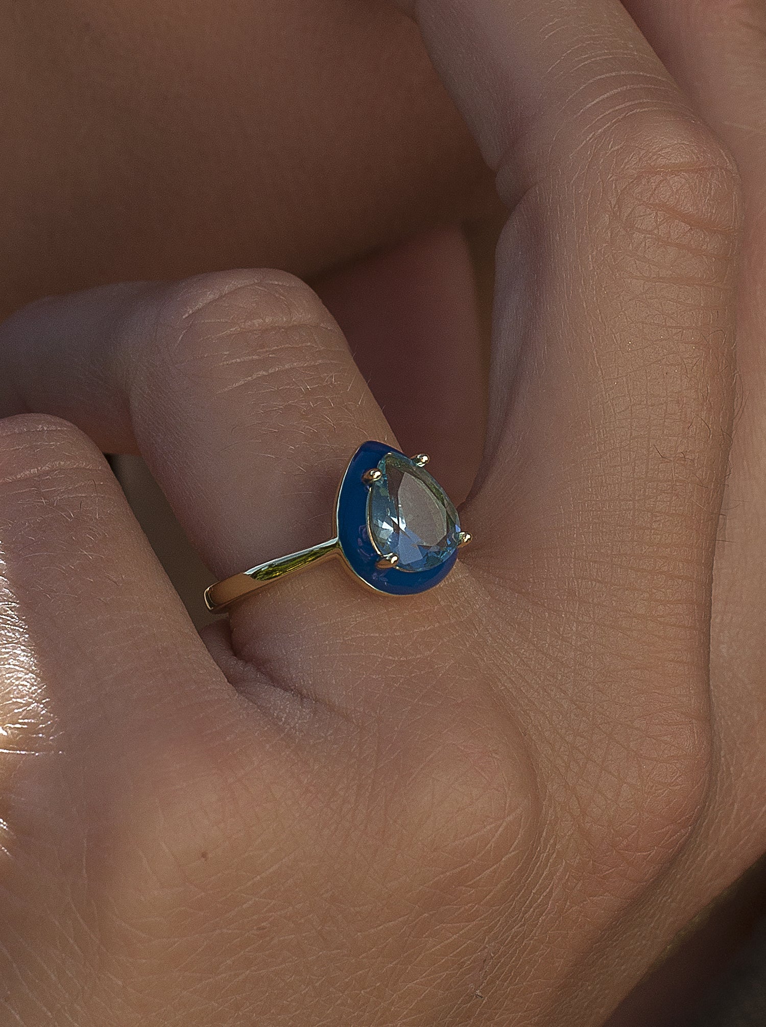 Anillos con piedras diseño de gota con esmalte azul
