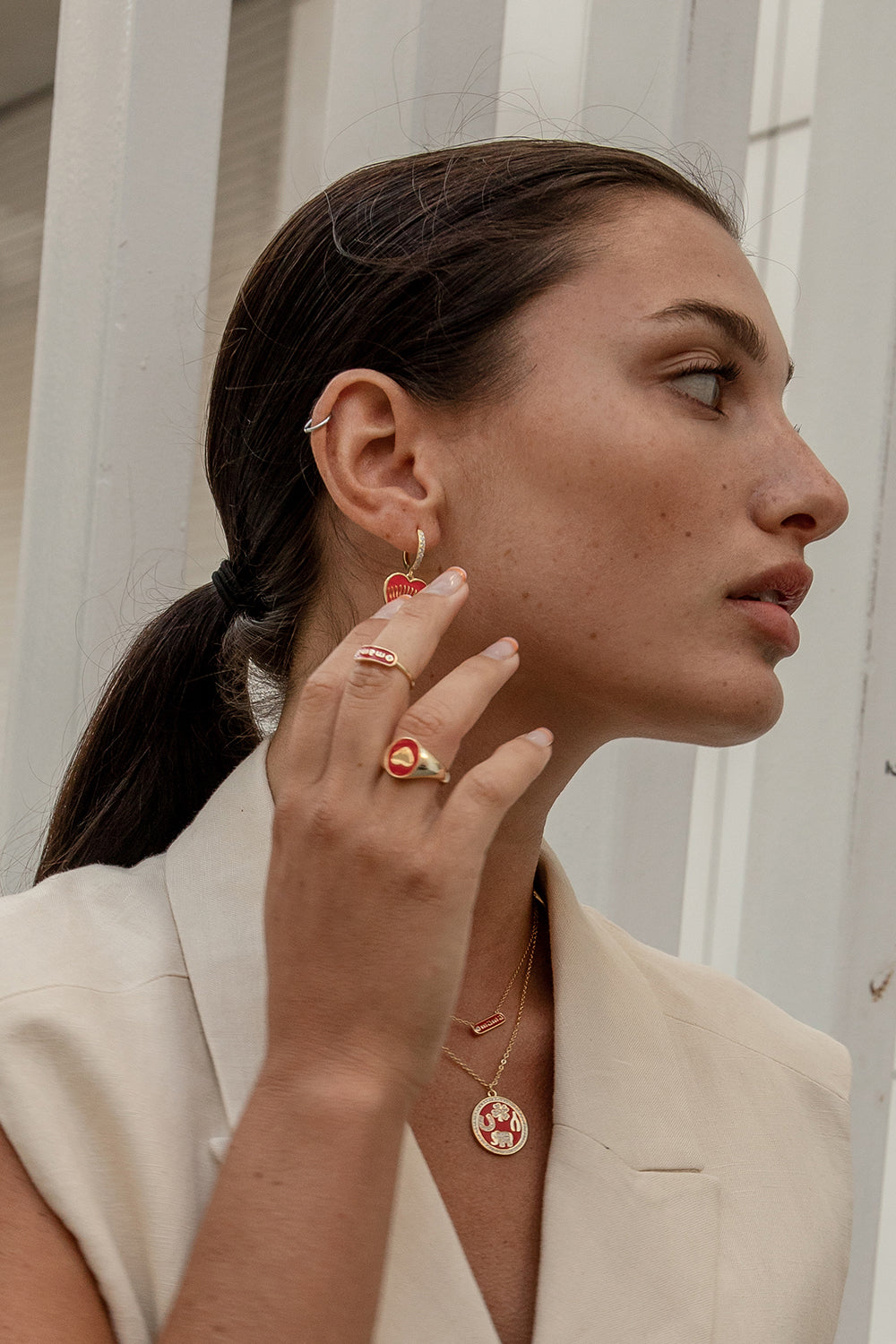 Hoop earrings with heart-shaped pendants in red enamel