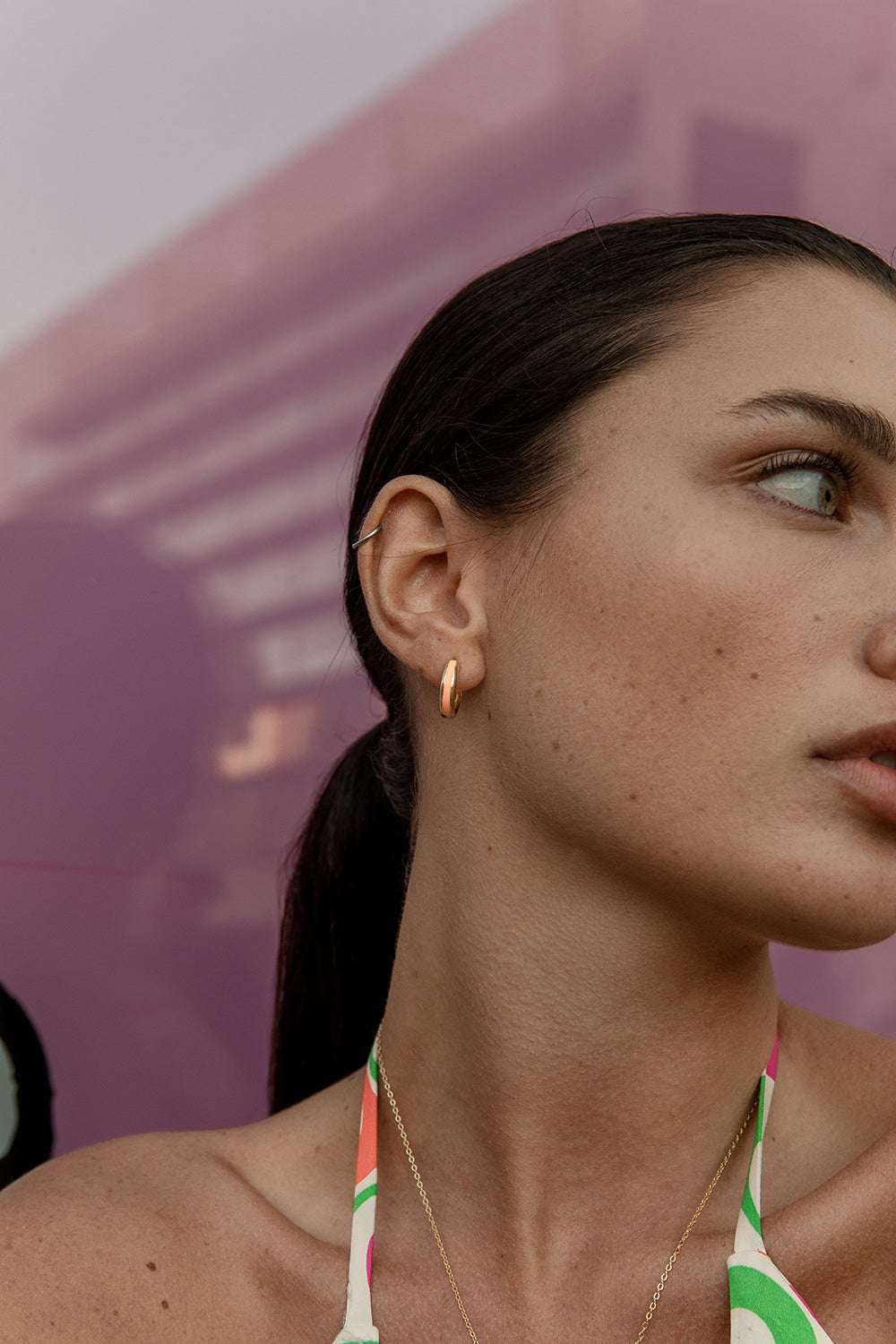 Pendientes aros pequeños diseño esmalte naranja bañados en oro