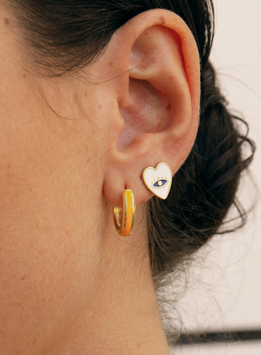 Pendientes aros pequeños diseño esmalte naranja bañados en oro