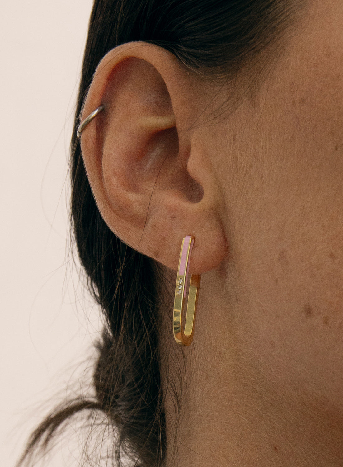 Pendientes originales diseño rectangular con esmalte lila