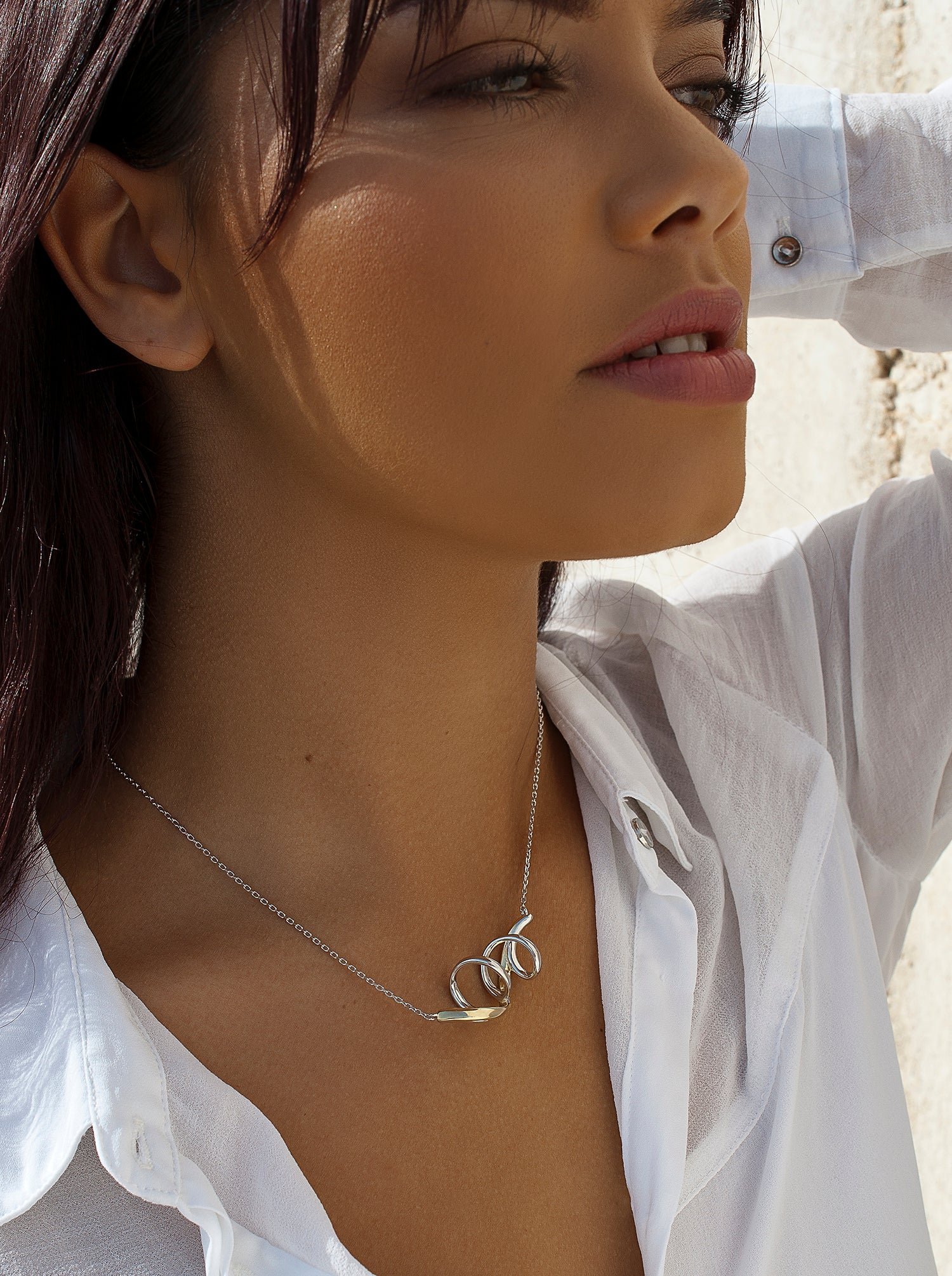Collares con colgantes diseño tirabuzón bicolor