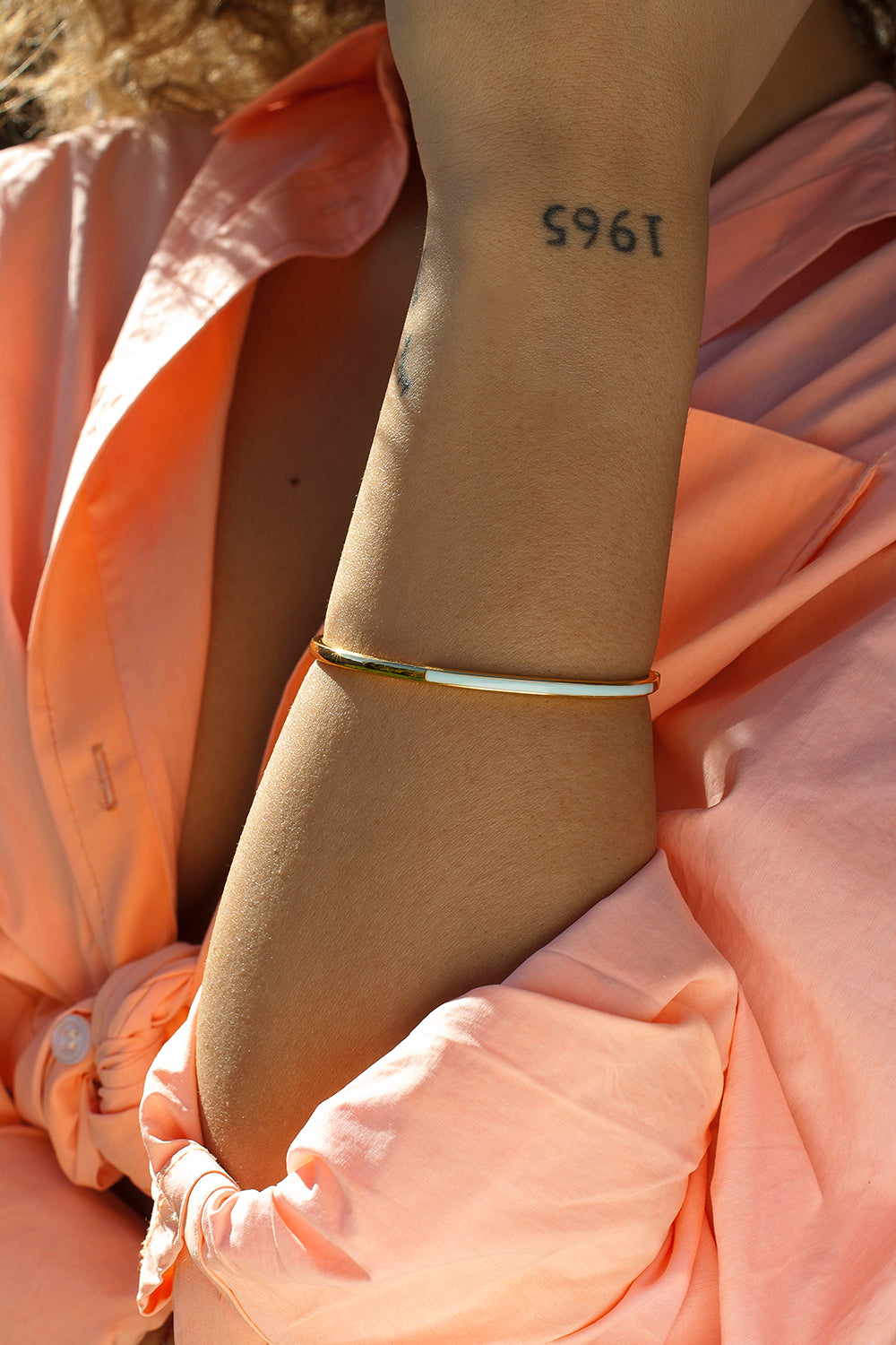 Pulsera esclava diseño esmalte color azul bañada en oro