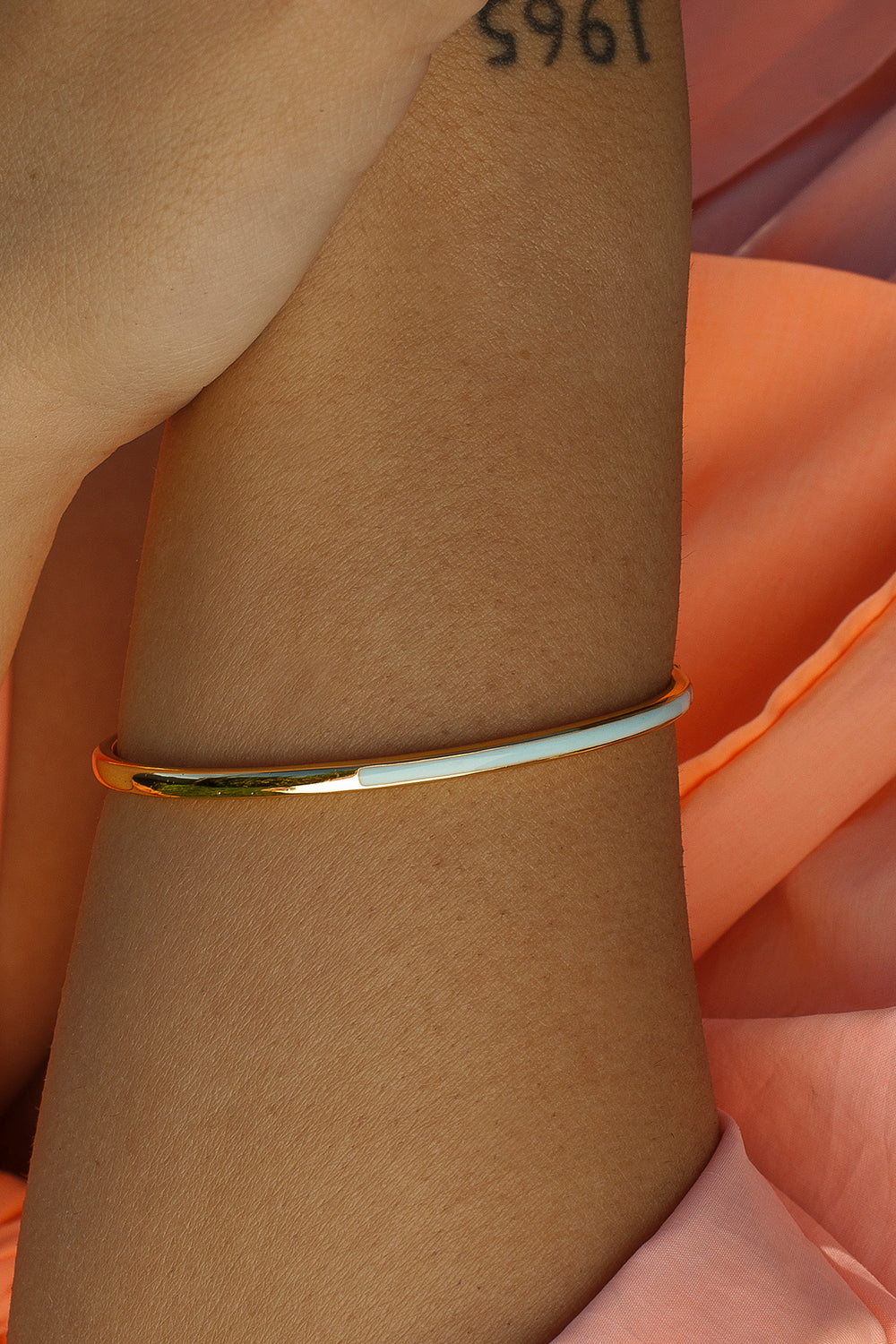 Pulsera esclava diseño esmalte color azul bañada en oro