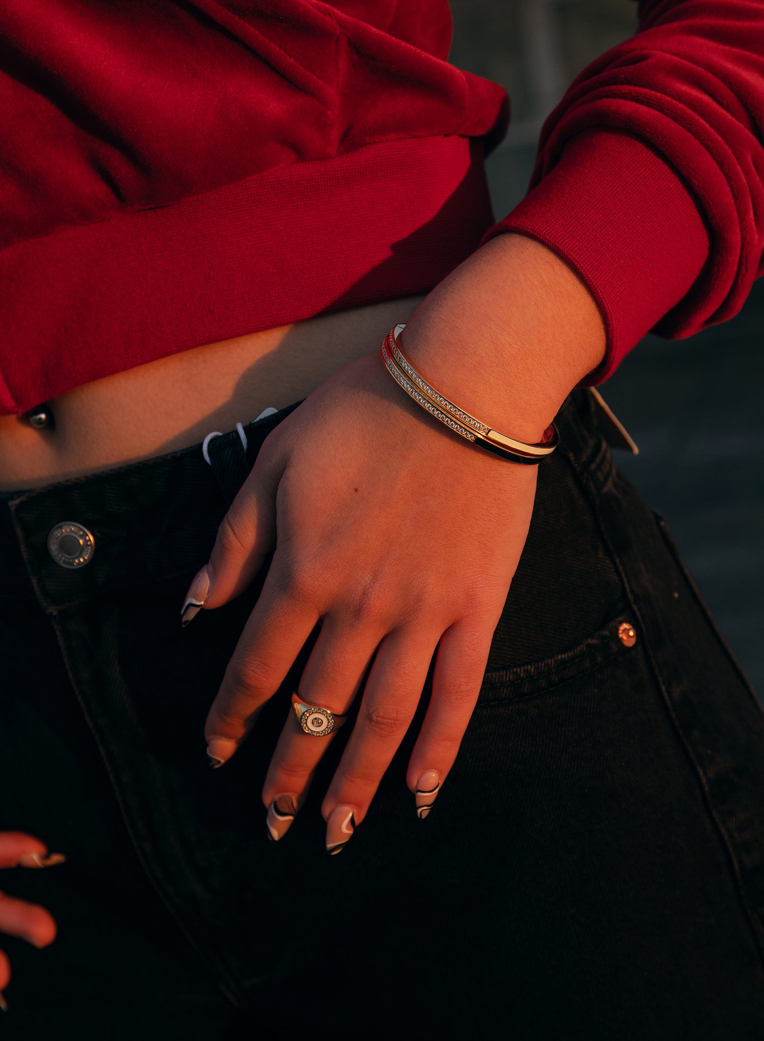 Esclavas de plata diseño fino esmalte negro y circonitas