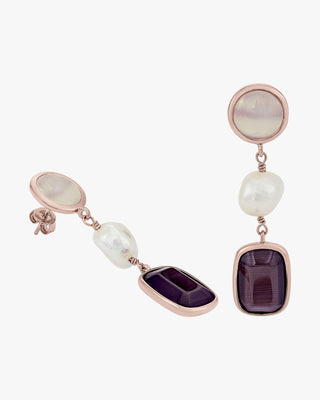 Pendientes de piedra natural en tonos tierra y detalle de perla