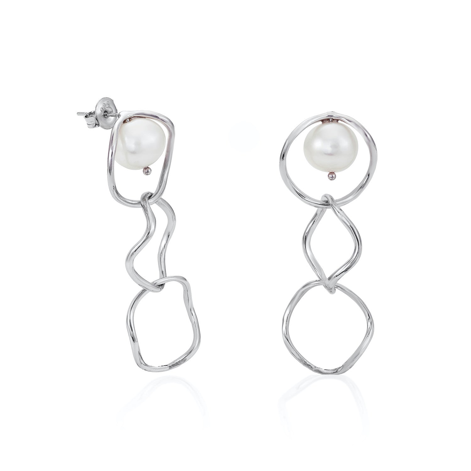 Pendientes largos detalle perla diseño de tres aros