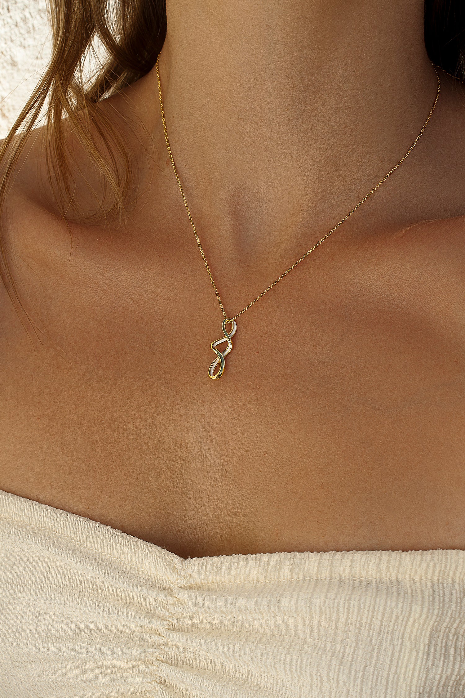 Collares plata originales con diseño curvado