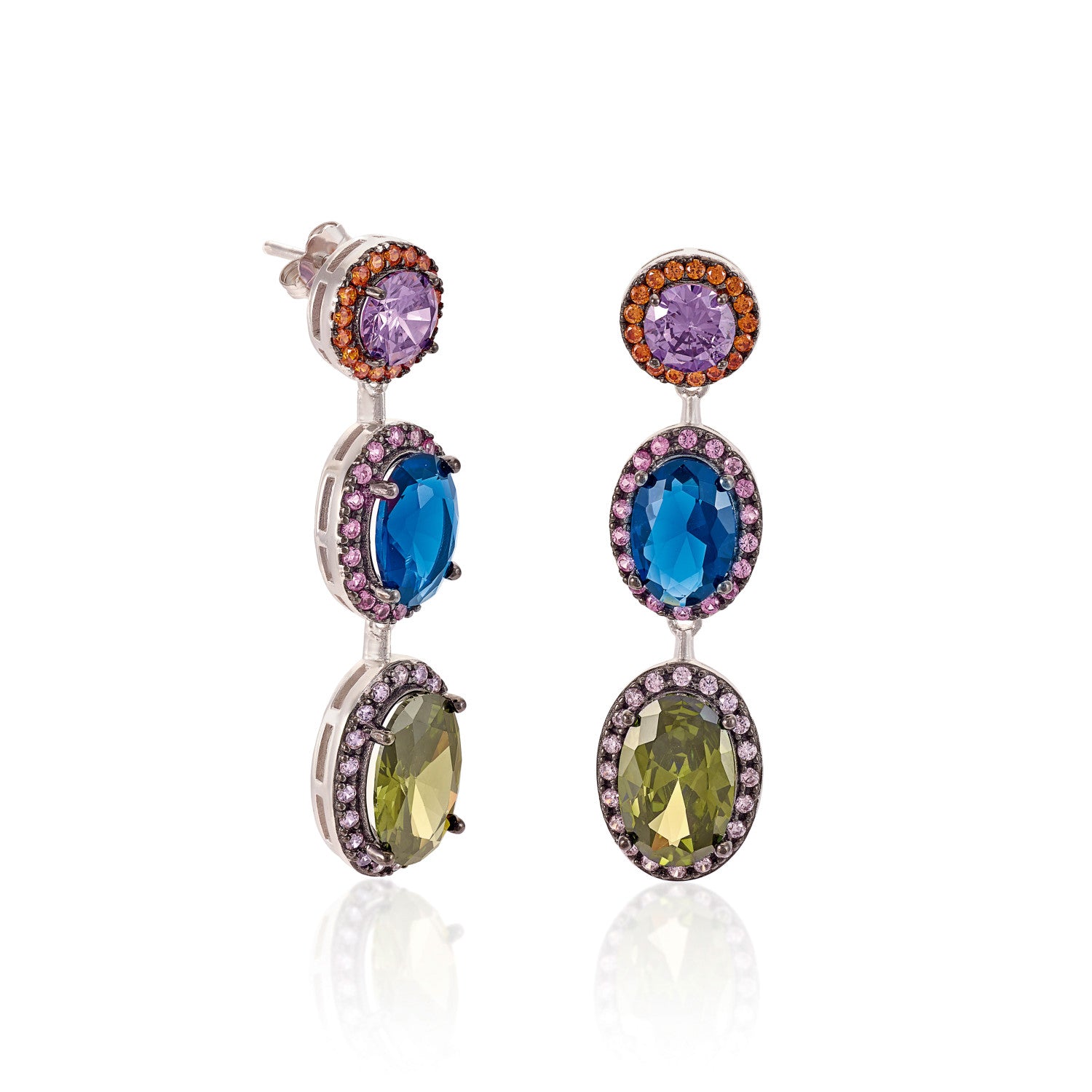Longues boucles d'oreilles ornées de pierres multicolores à triple motif.