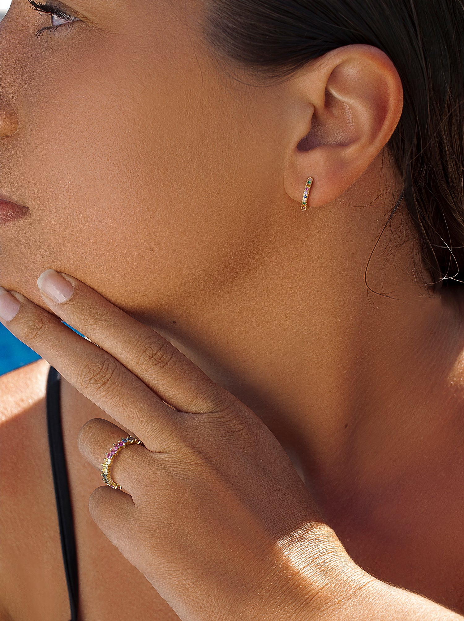 Silver ring with colored stones in princess cut with prongs