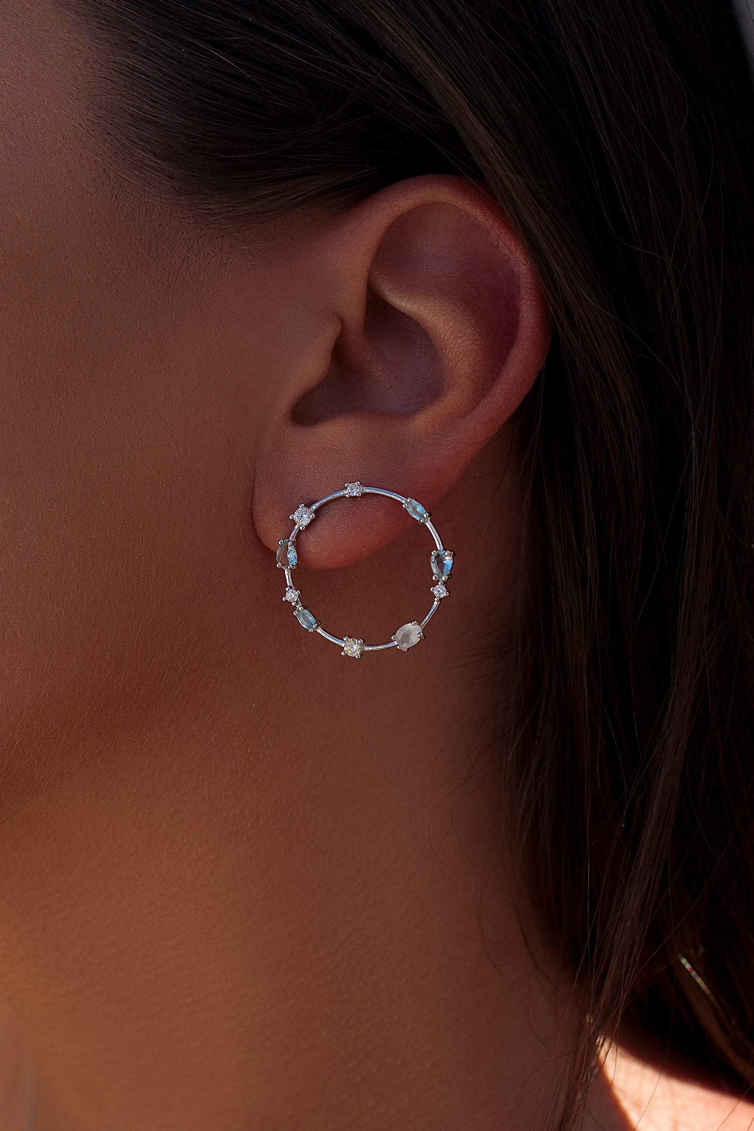 Pendientes aro con cuarzos adamantinos en tonos azules