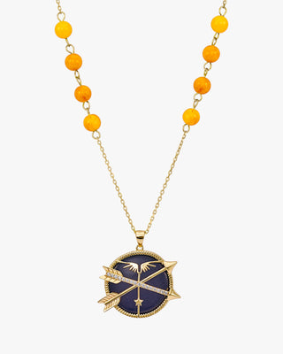 Collier orné d'un motif central composé de deux flèches et de zirconiums cubiques