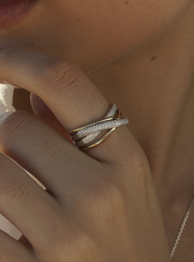 Anillos circonitas de plata con raíles entrecruzados con circonitas