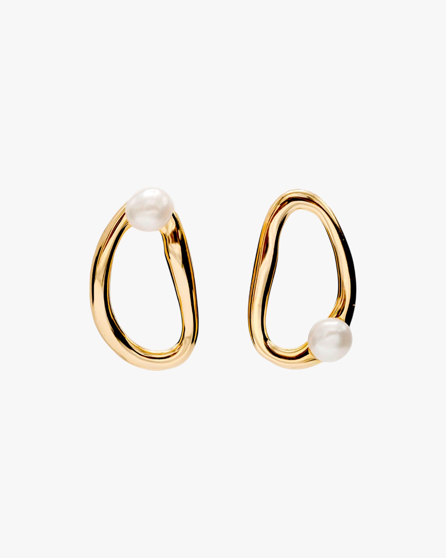 Pendientes originales de plata diseño ovalado con mini perla