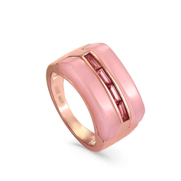 Anillos de diseño con resina y gemas rosas