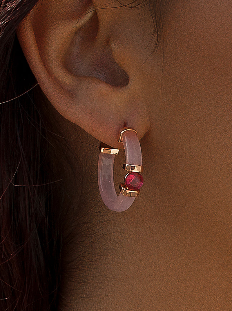 Pendientes aros originales detalle central de gema fucsia