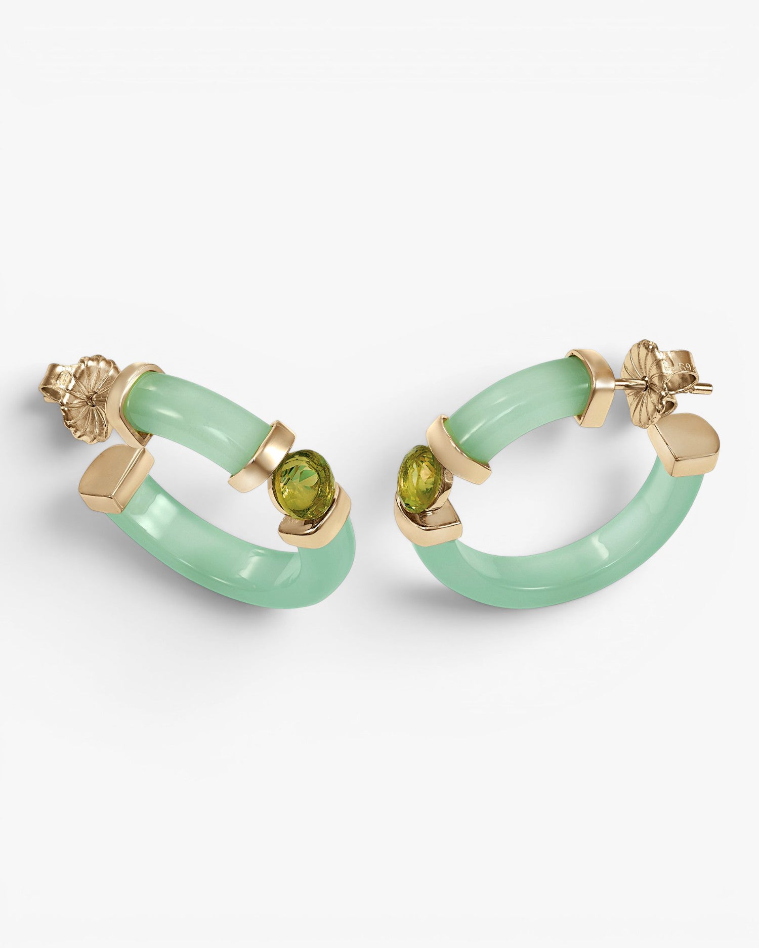 Original hoop earrings with a central detail of green adamantine quartz.