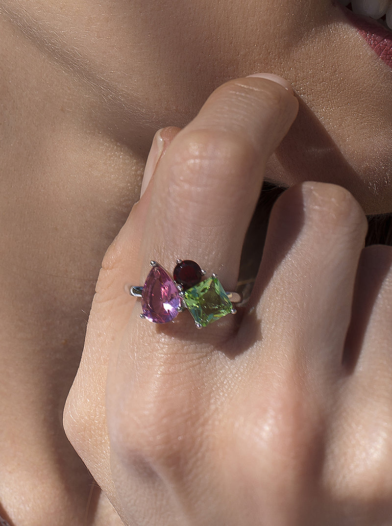 Rings with multi-shaped three-gem design stones