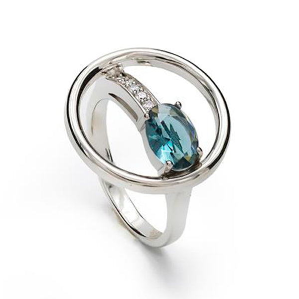 Bagues de forme circulaire ornées d'une pierre précieuse aux tons bleus