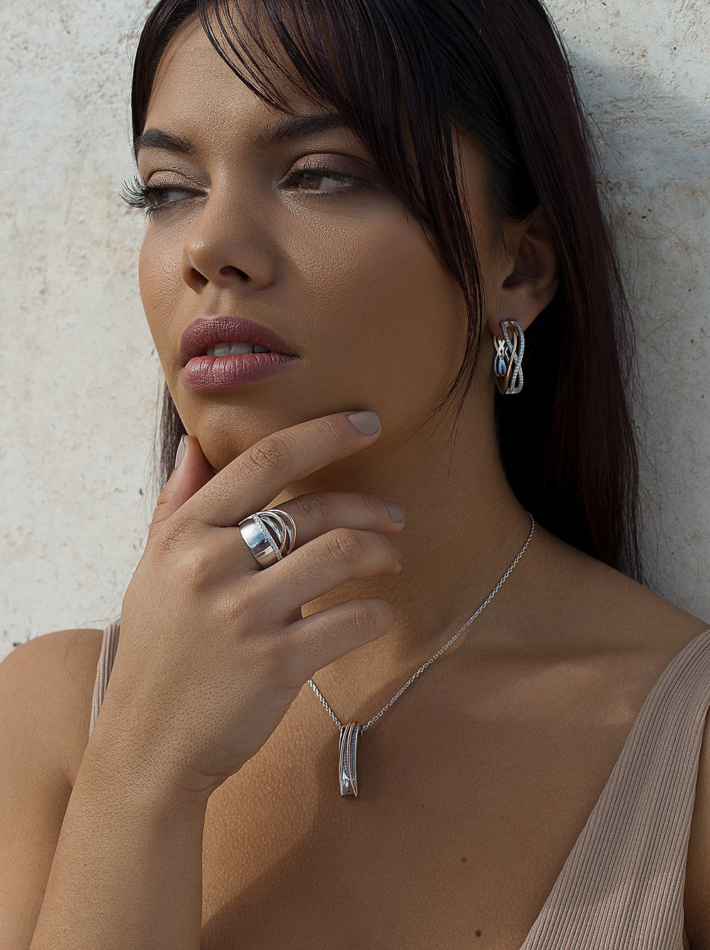 bicolore pendentifs design linéaire avec rails bicolore et zircon