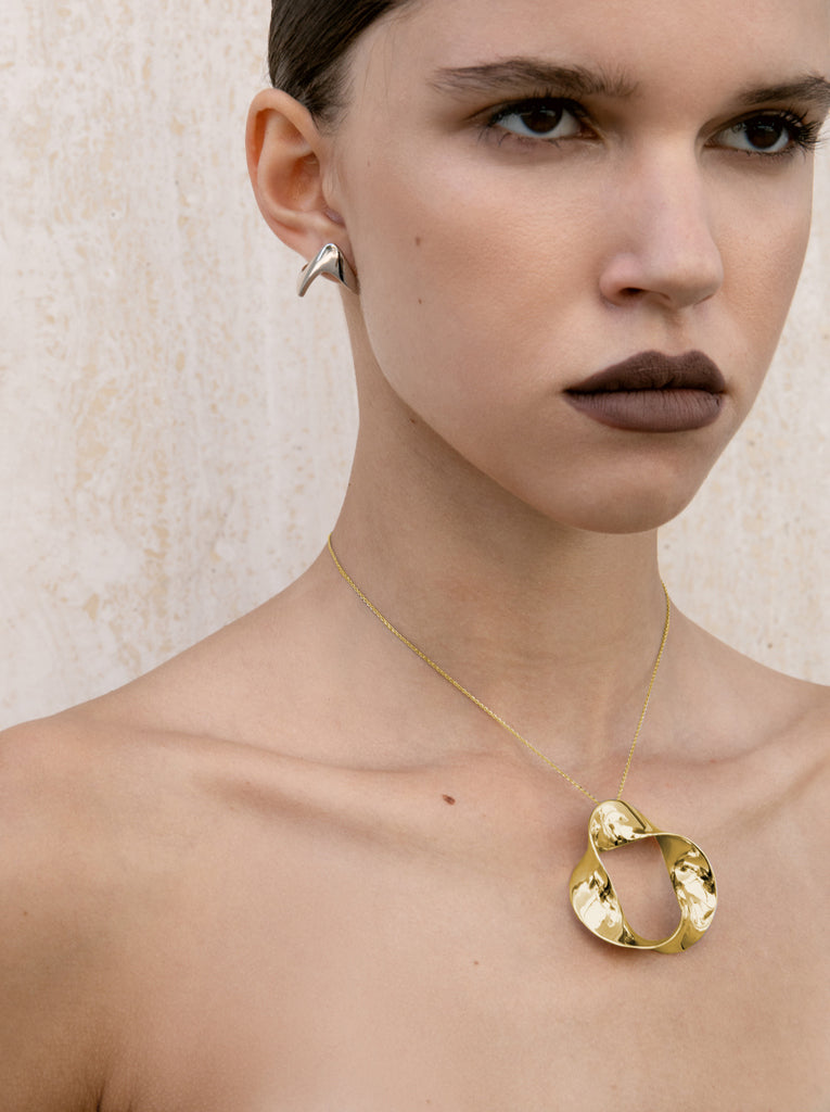 Collares plata bañado en oro originales con diseño irregular
