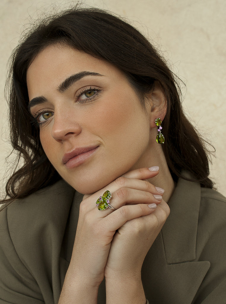 Anillos con piedras en tonos verdes y circonitas